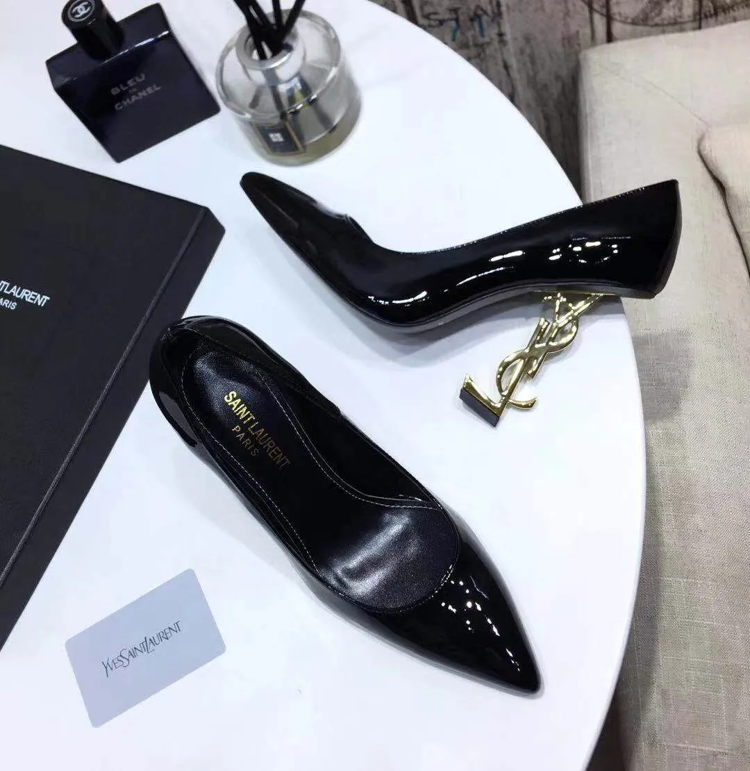 👟👟Ex-factory price 560👟👟 Women's Shoes Women's Clothes Women's Shoes Women's Clothes SAINT LAURENT 👟👟Ex-factory price ARIS-CASSANDRA】Yves Saint Laurent YSL classic YSL logo and high heels💪💪💪Yves Saint Laurent's imaginative design is amazing. If you can't get the genuine product, don't buy this pair. The upper is made of patent leather and cowhide imported from Italy. The lining/foot pads are made of sheepskin imported from Italy. The heel height is 11cm. It is cast from ultra-high-strength steel. It has passed various high-strength tests and will not break the heel (chopping and smashing). The original molded leather outsole is 35-40 (codes 34, 41, 42.43 can be customized without return or exchange)